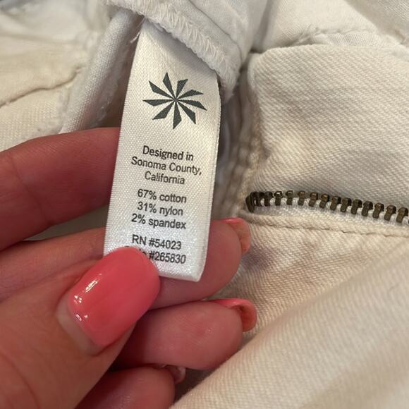 ATHLETA FRONTIER STRAIGHT LEG WHITE JEANS Size 8 - Picture 5 of 12